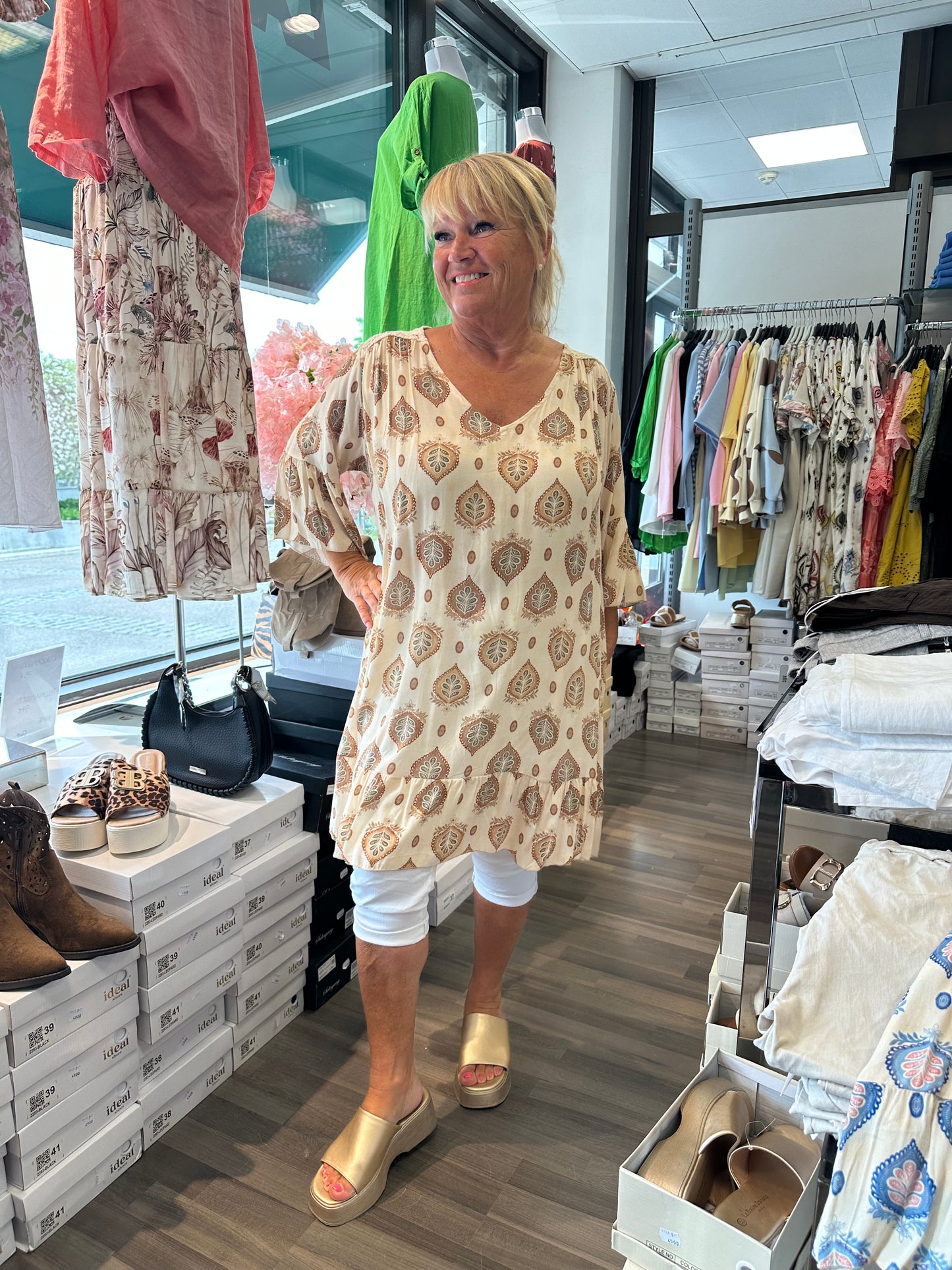 Plussize kuviollinen tunika (3 väriä)