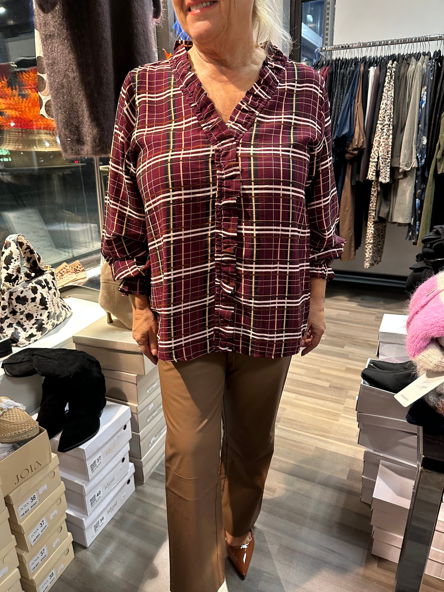 Viskoosipusero röyhelöllä ruutu