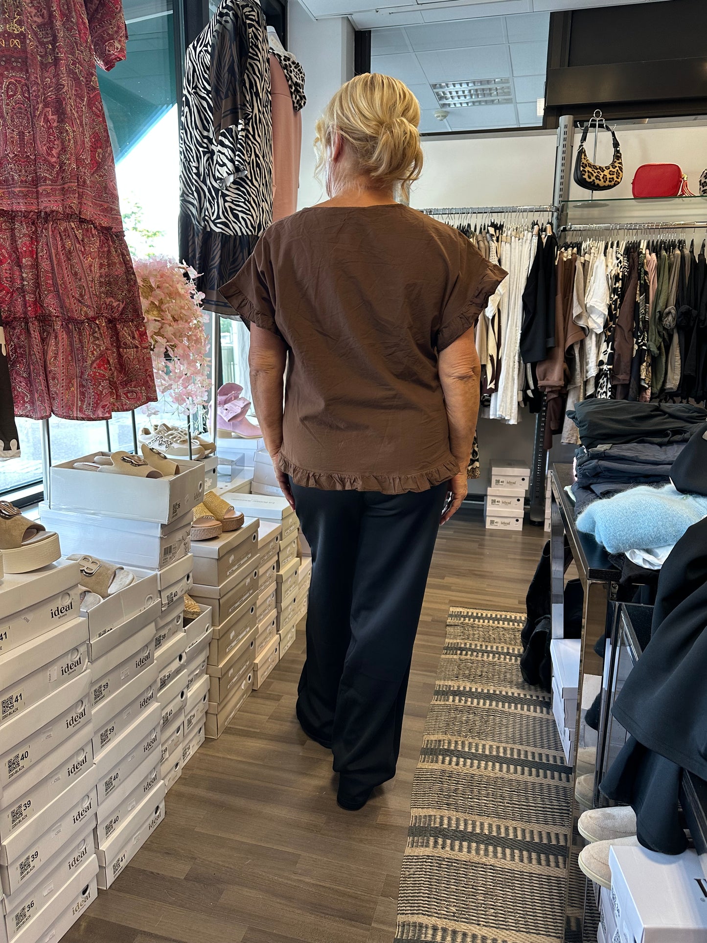 Leveät housut Henne