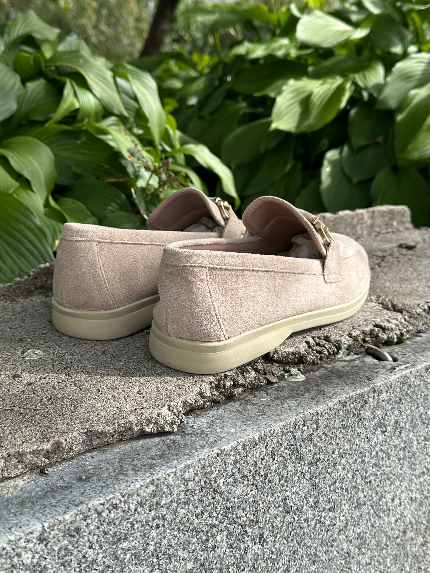 Keinomokkaiset loaferit