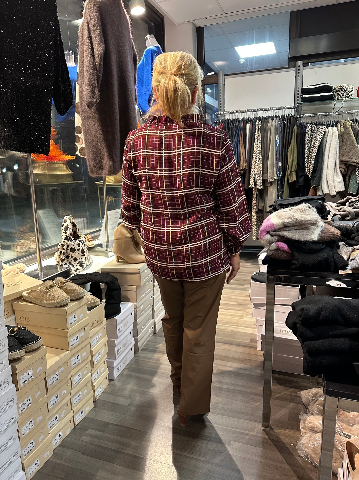 Viskoosipusero röyhelöllä ruutu