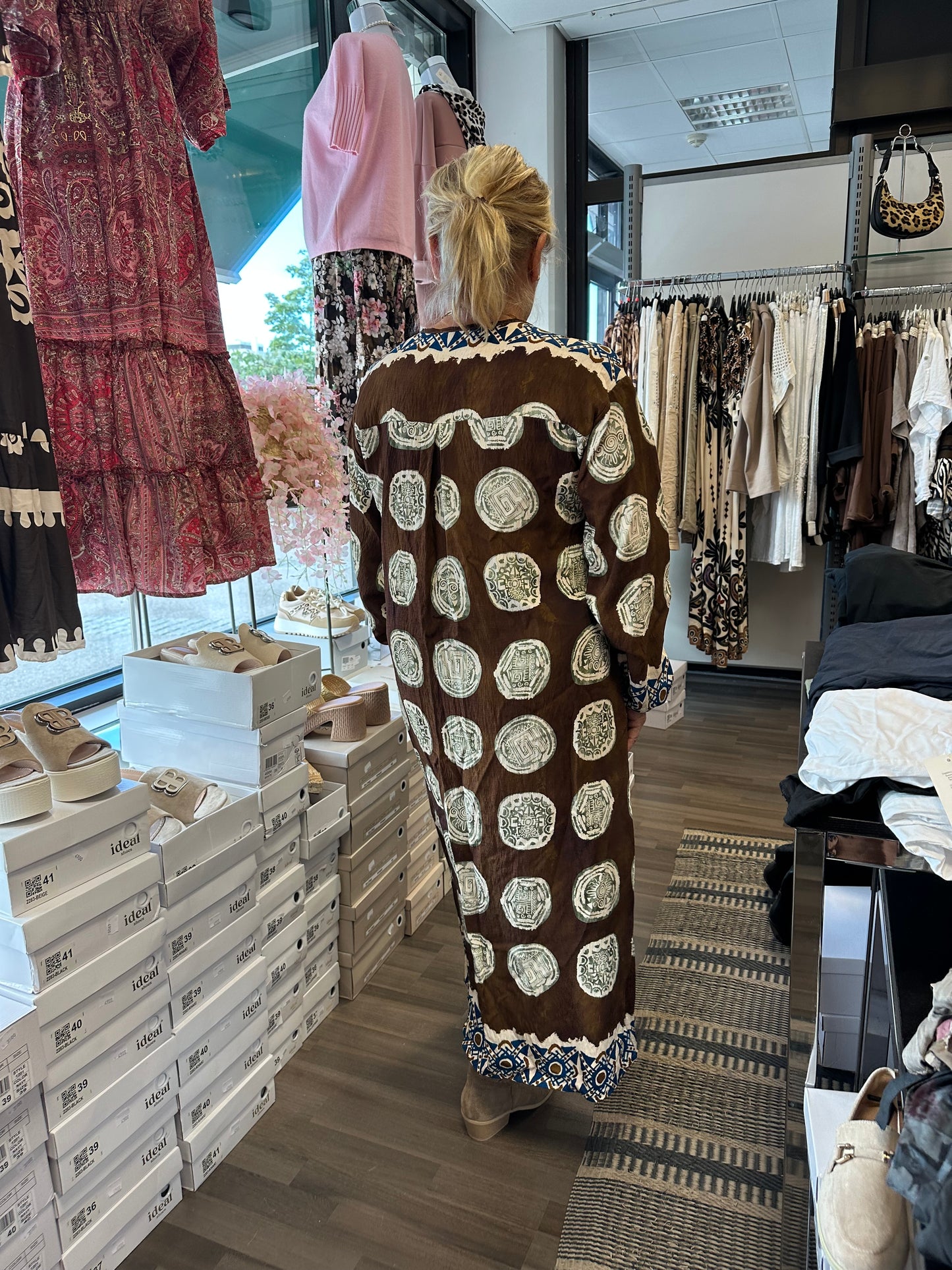 Kuviollinen viskoosimekko ruskea