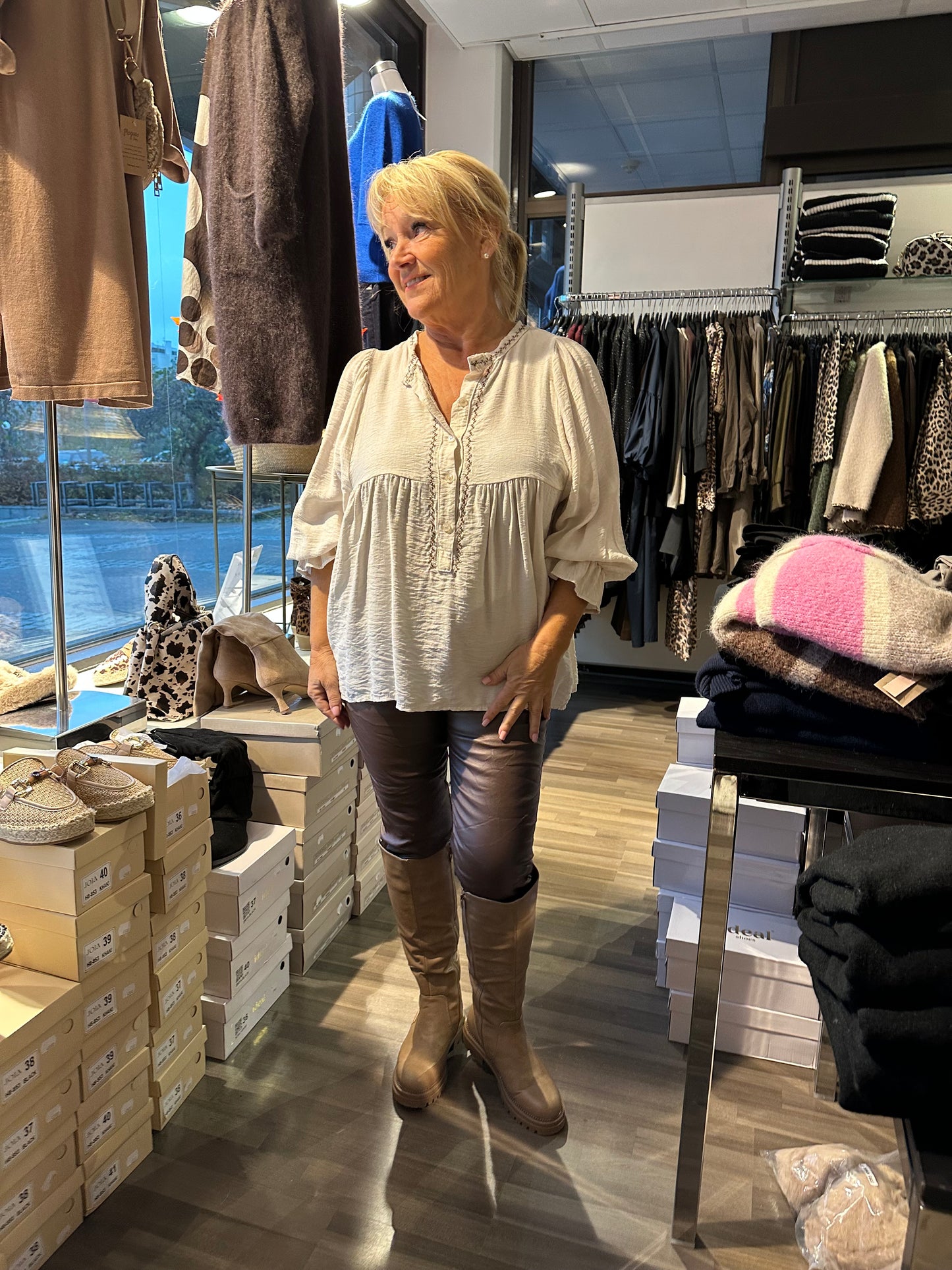 Viskoosipusero valkoinen