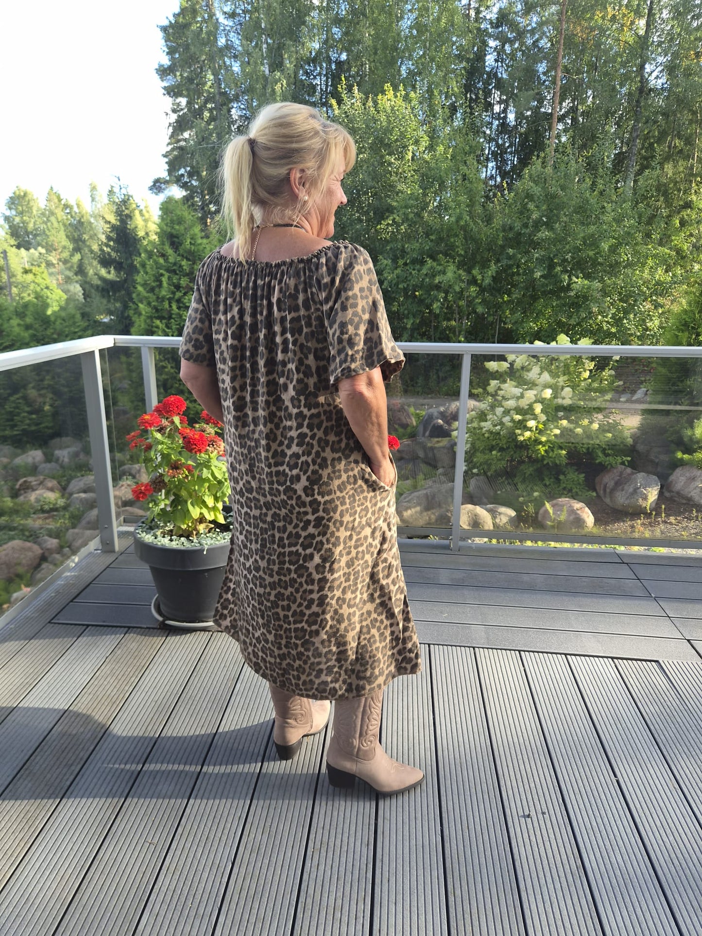 Viskoosimekko Sarai Leo
