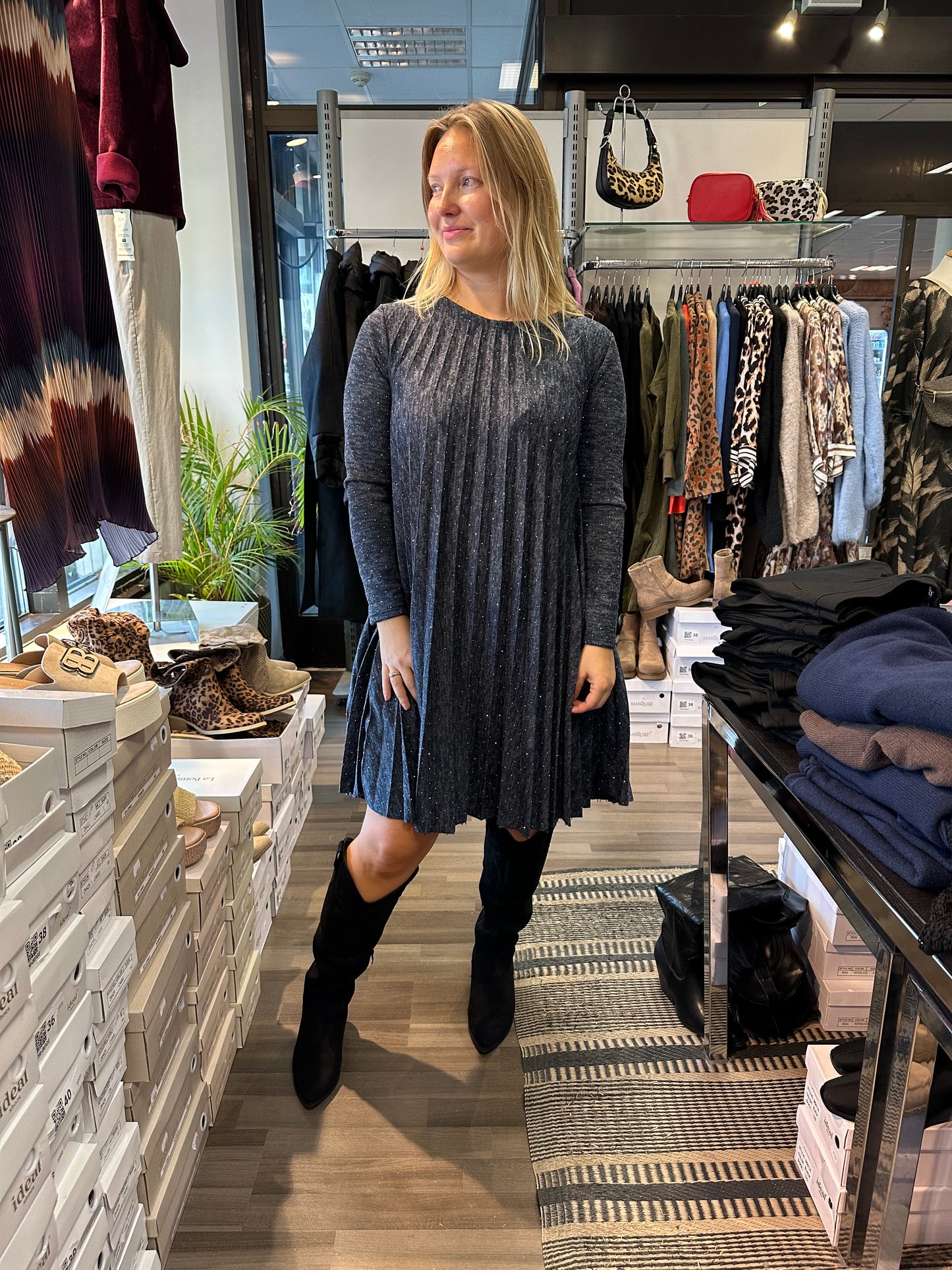 Bling pliseerattu neulemekko sininen