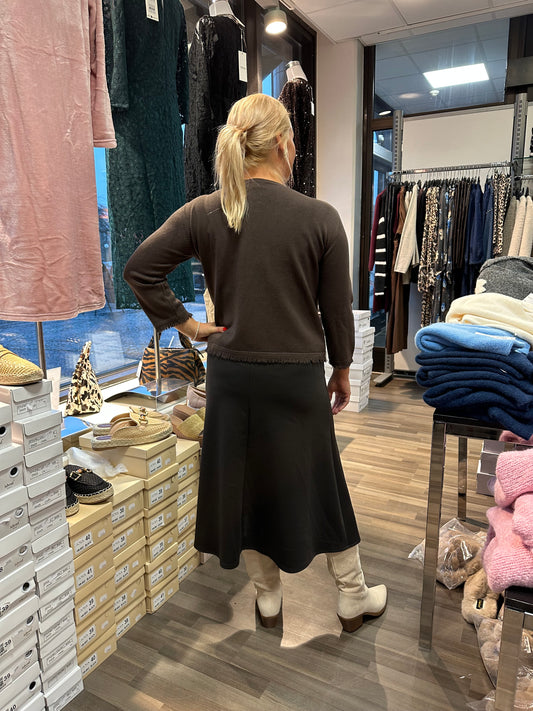 Pikkuneule hapsuilla tummanruskea