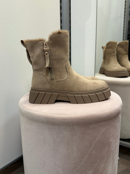 Keinomokkaiset nilkkurit