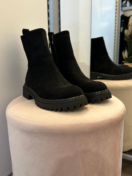 Keinomokkaiset nilkkurit musta