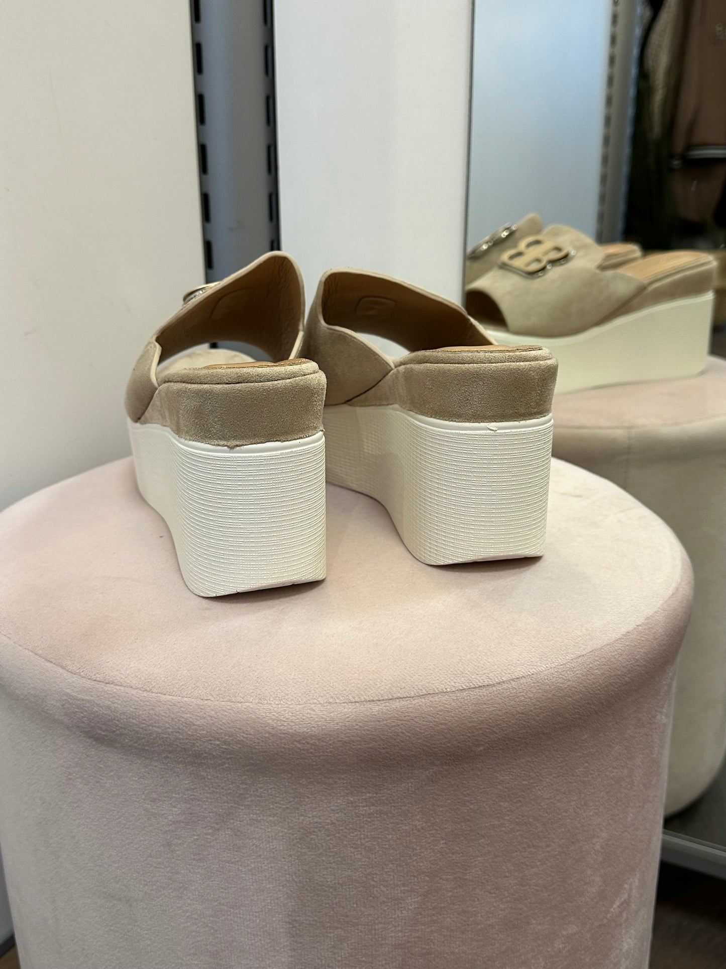 Korokepohjalliset sandaalit taupe