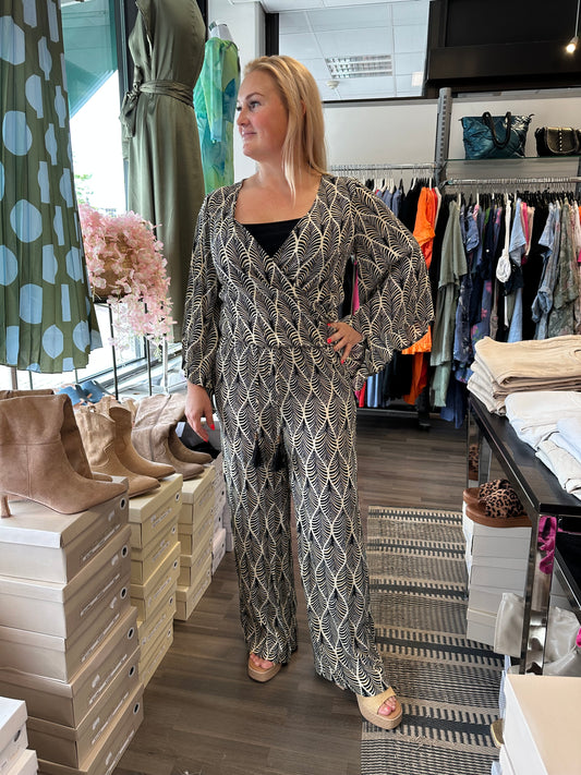 Kietaisupusero/jakku Lotus