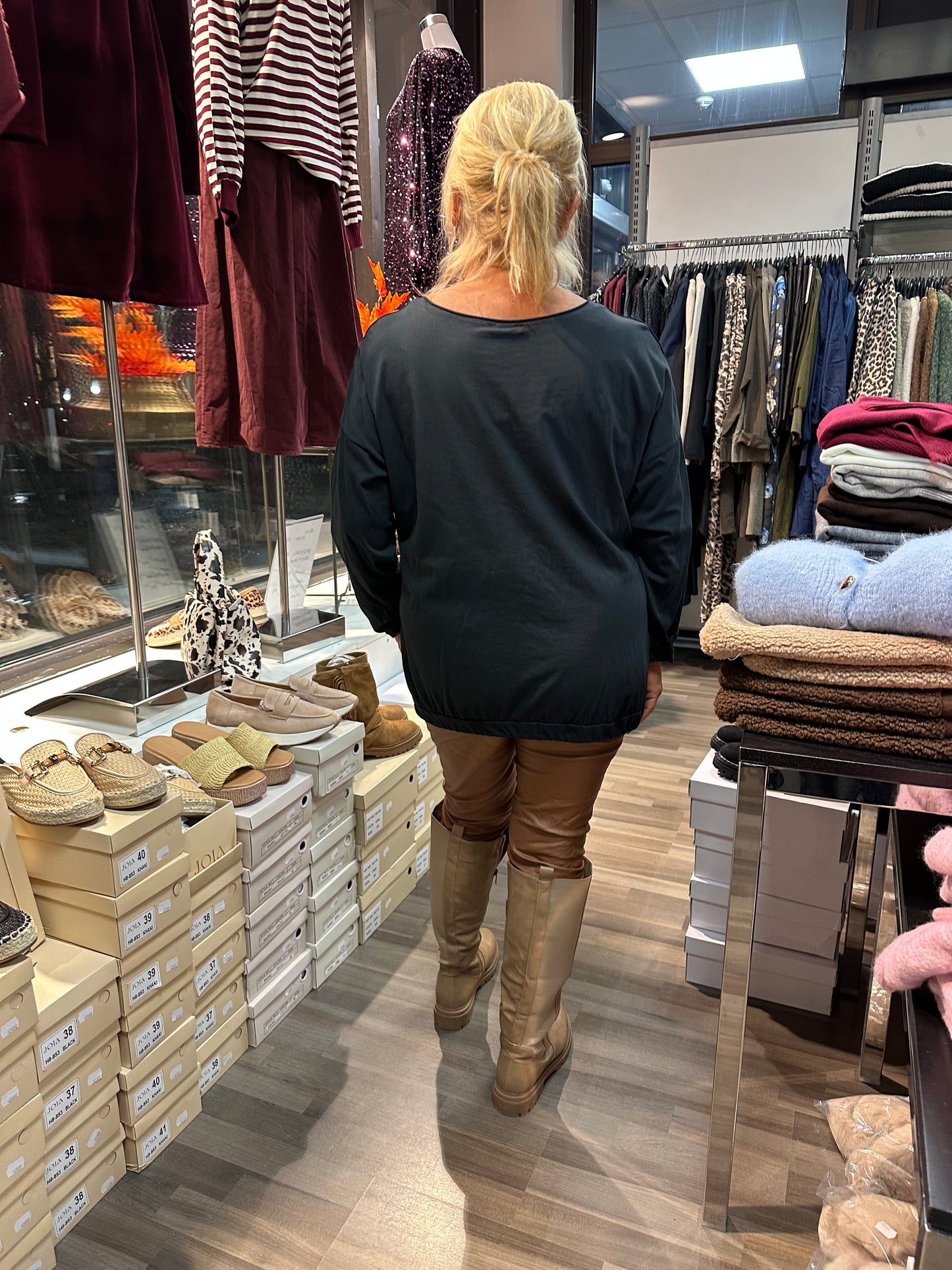 T-paita Everything Bling musta