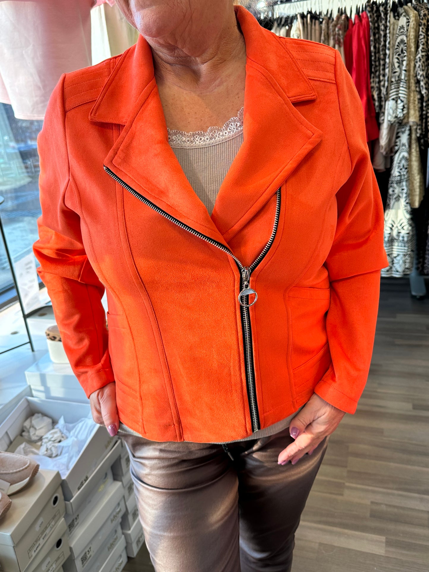 Keinomokkainen biker jakku (6 väriä)