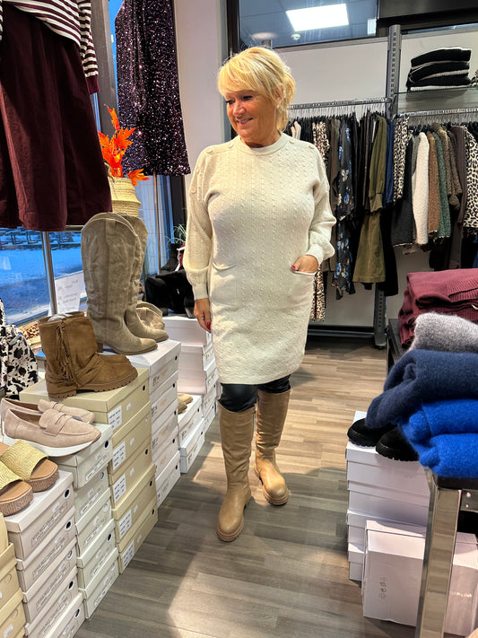 Neuletunika/mekko vaalea beessi