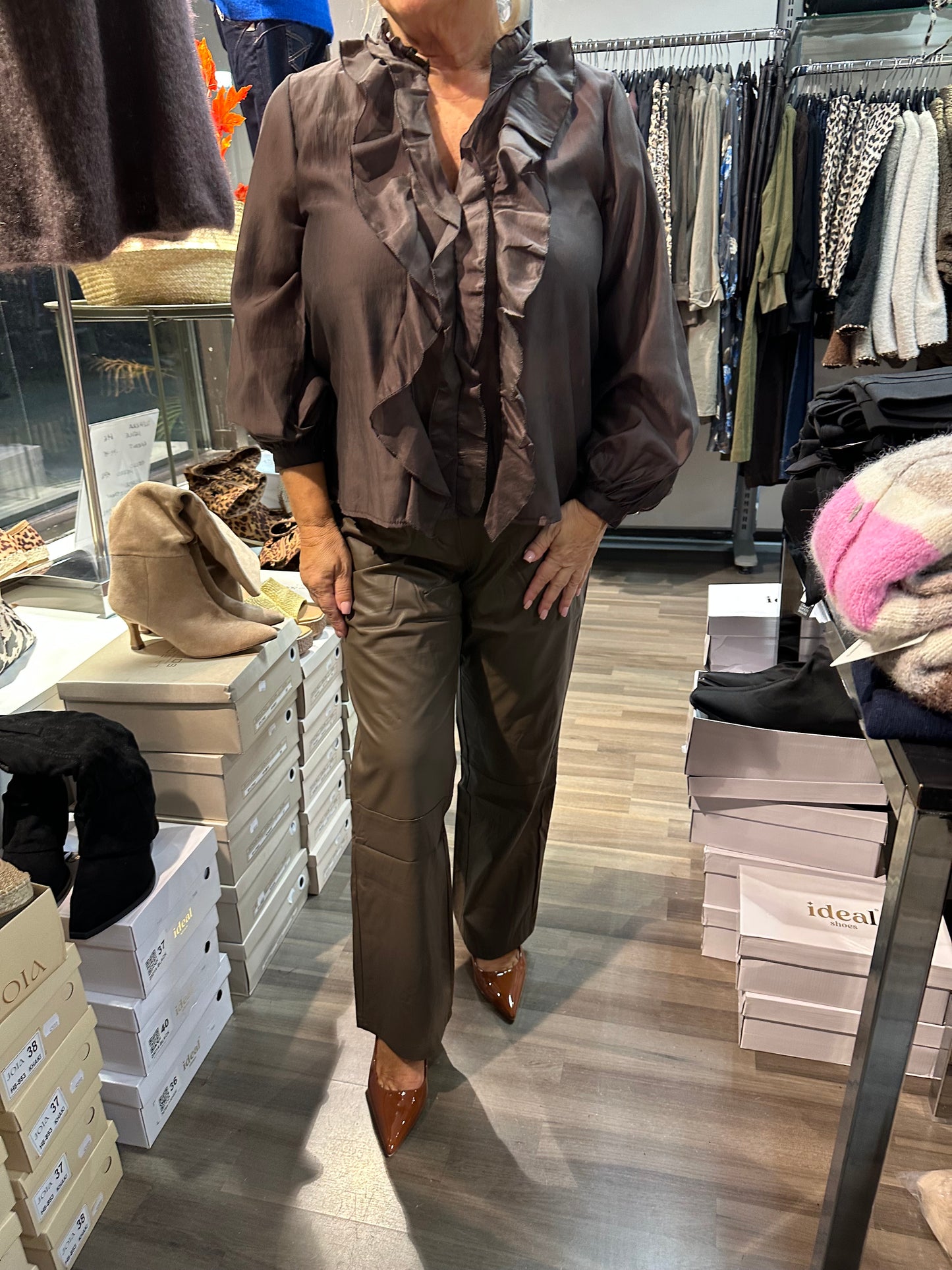 Röyhelöpusero ruskea