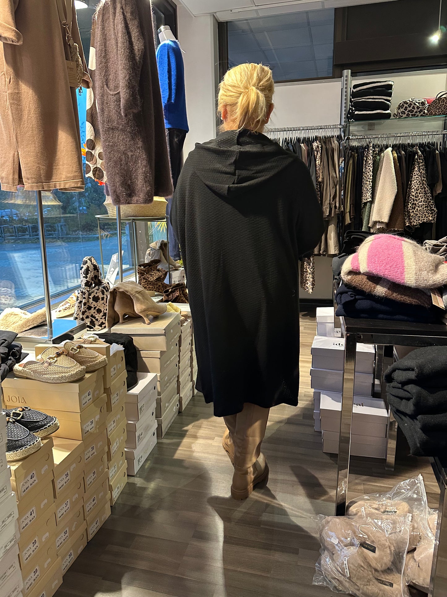 Plussize neulosjakku musta