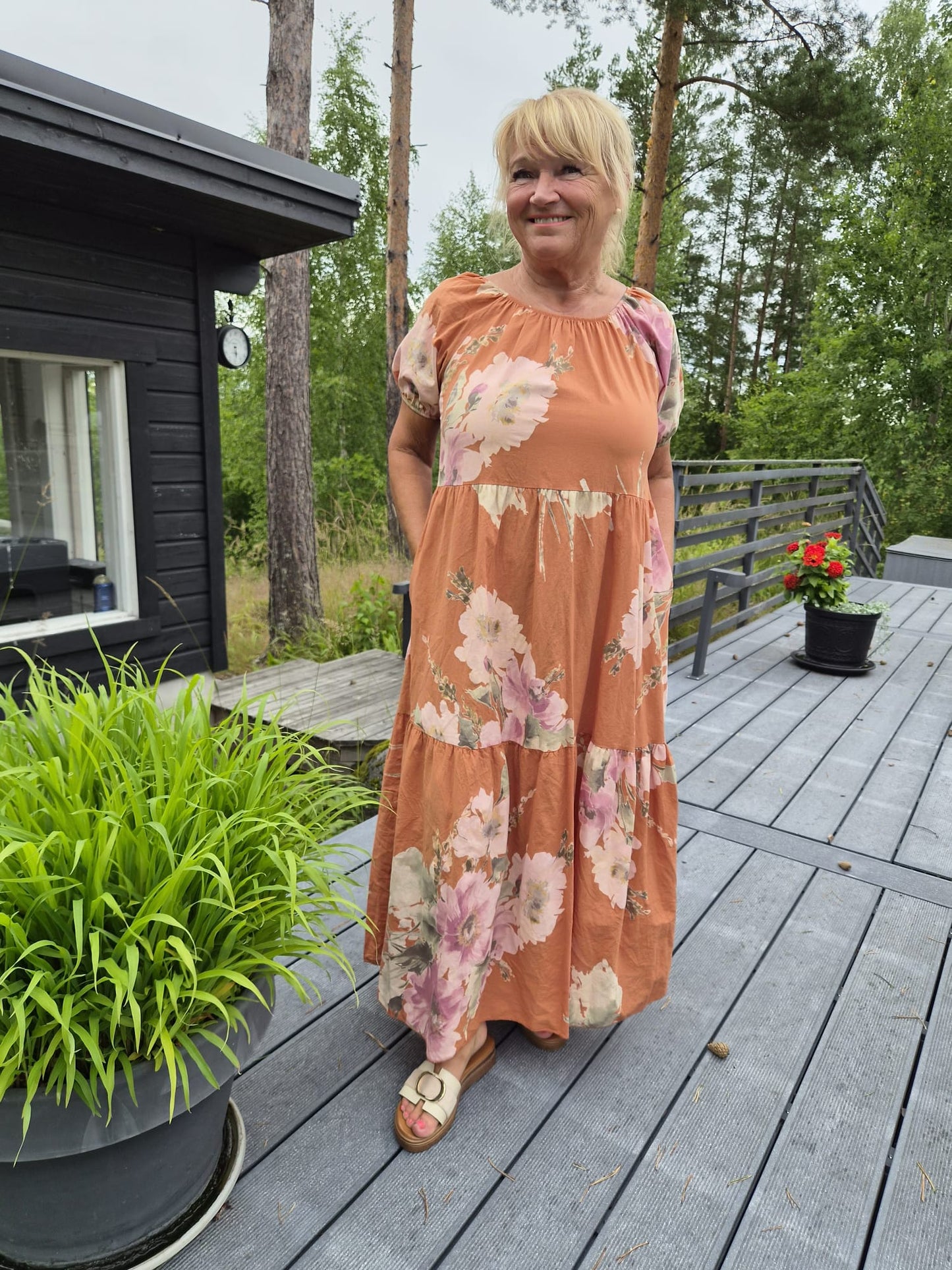 Kukallinen puuvillamekko (3 väriä)