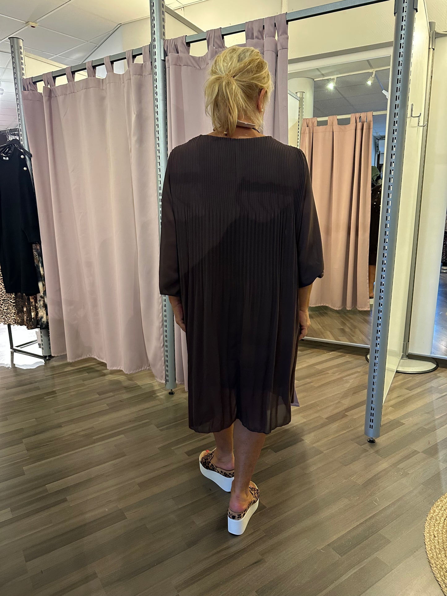 Plussize pliseerattu sifonkitunika/mekko ruskea