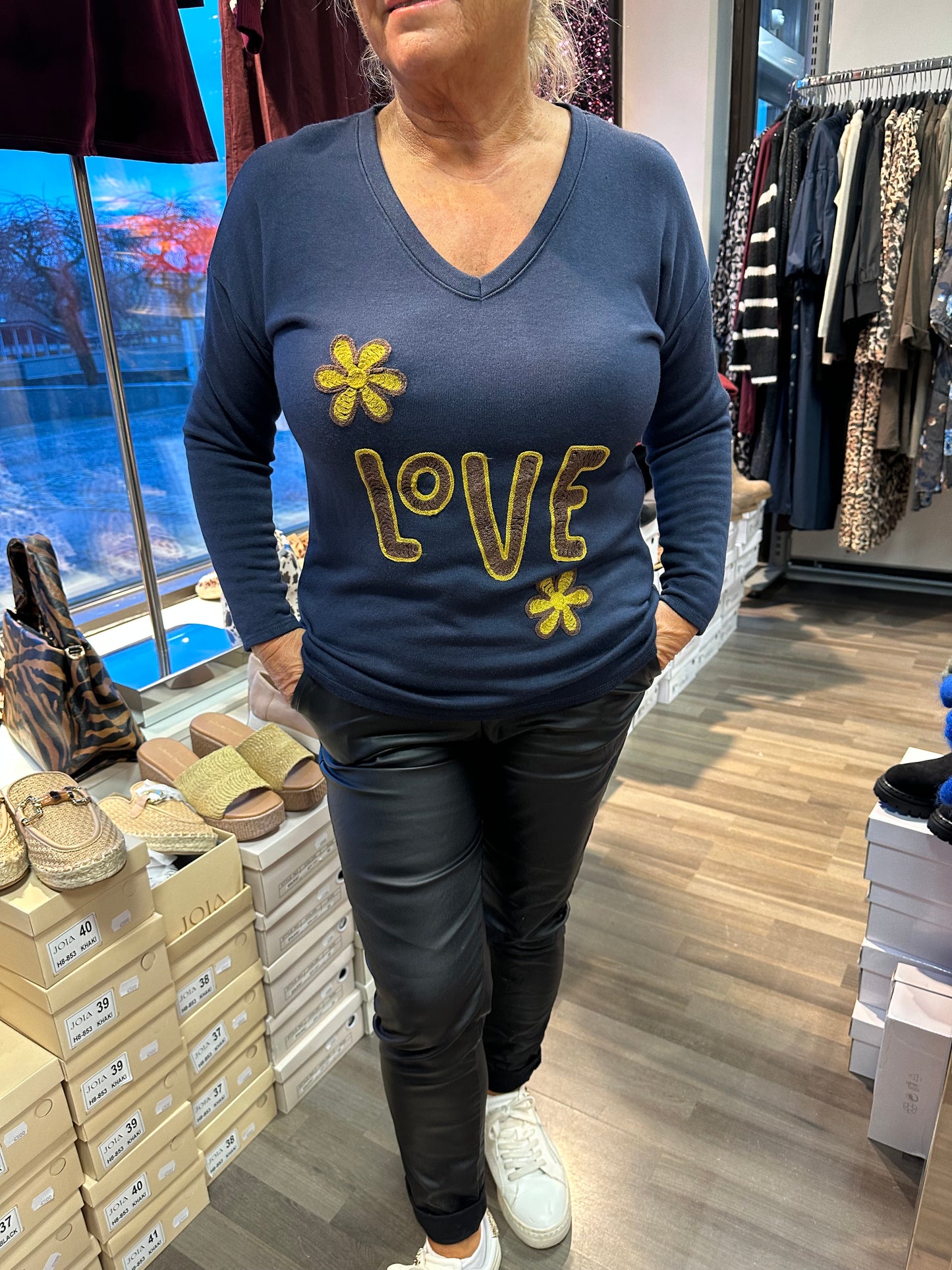 Lämmin pusero LoVE sininen