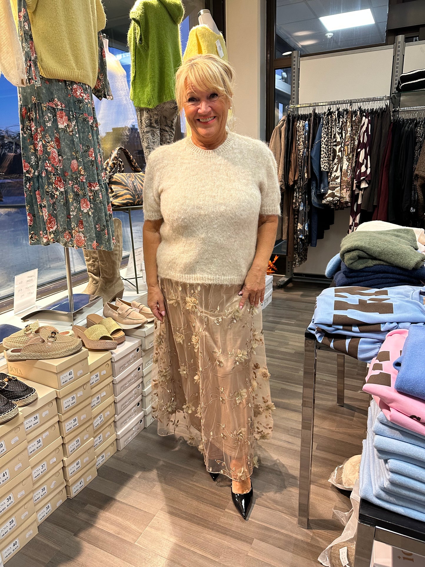 Kid mohair neule lyhyillä hihoilla beessi