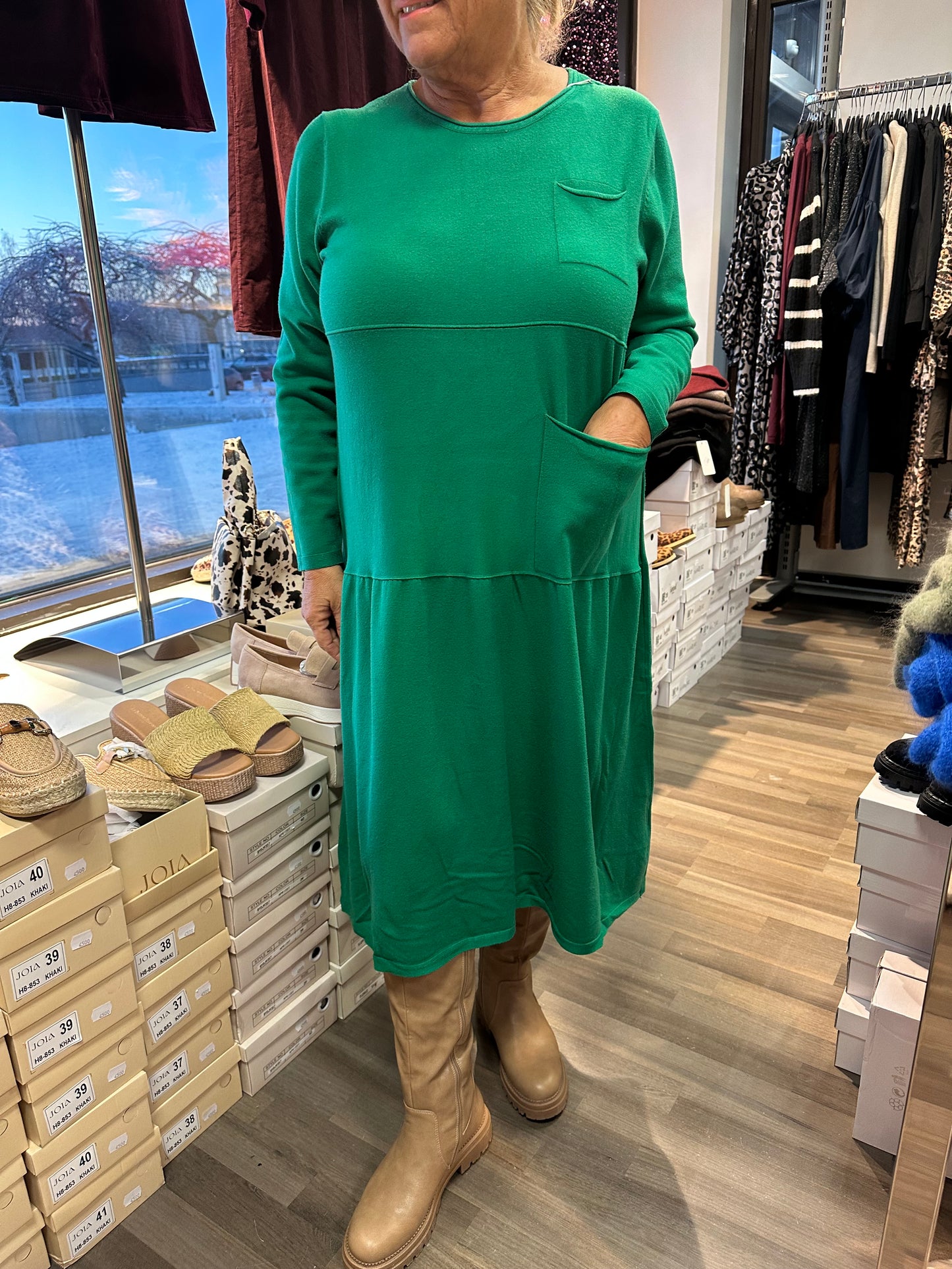 Midimittainen neulemekko Pocket vihreä