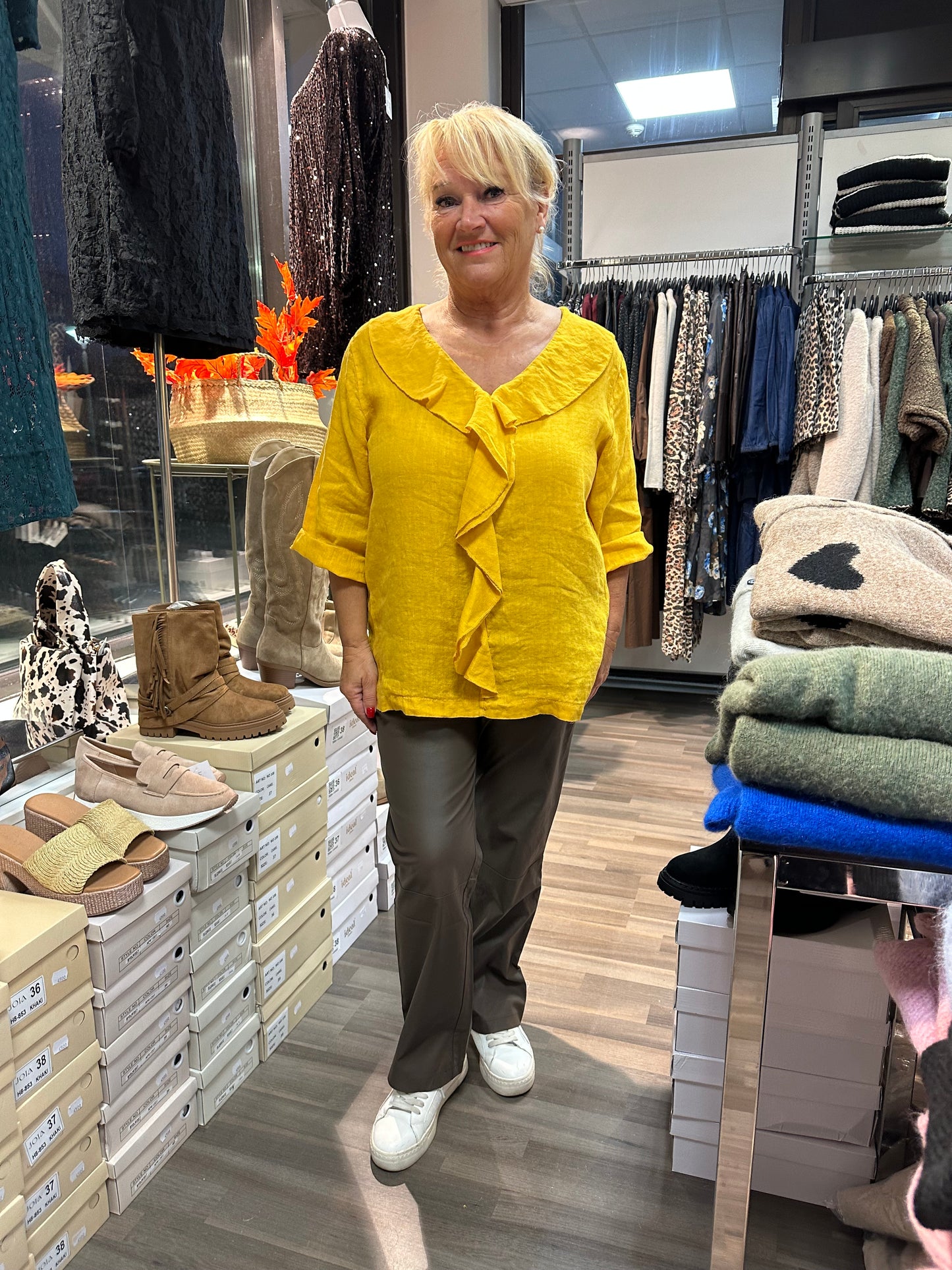 Pellavapusero röyhelöllä Mimosa