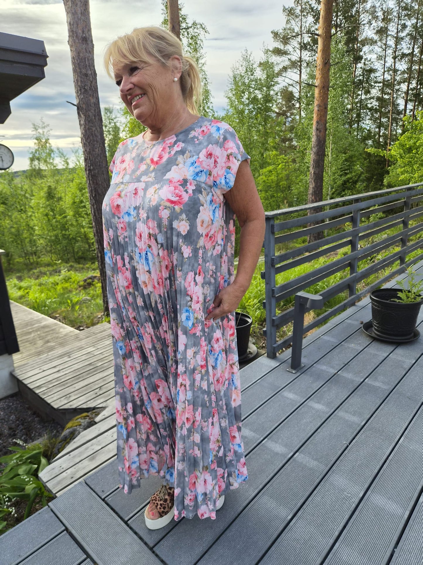 Kuviollinen pliseerattu mekko (5 väriä)