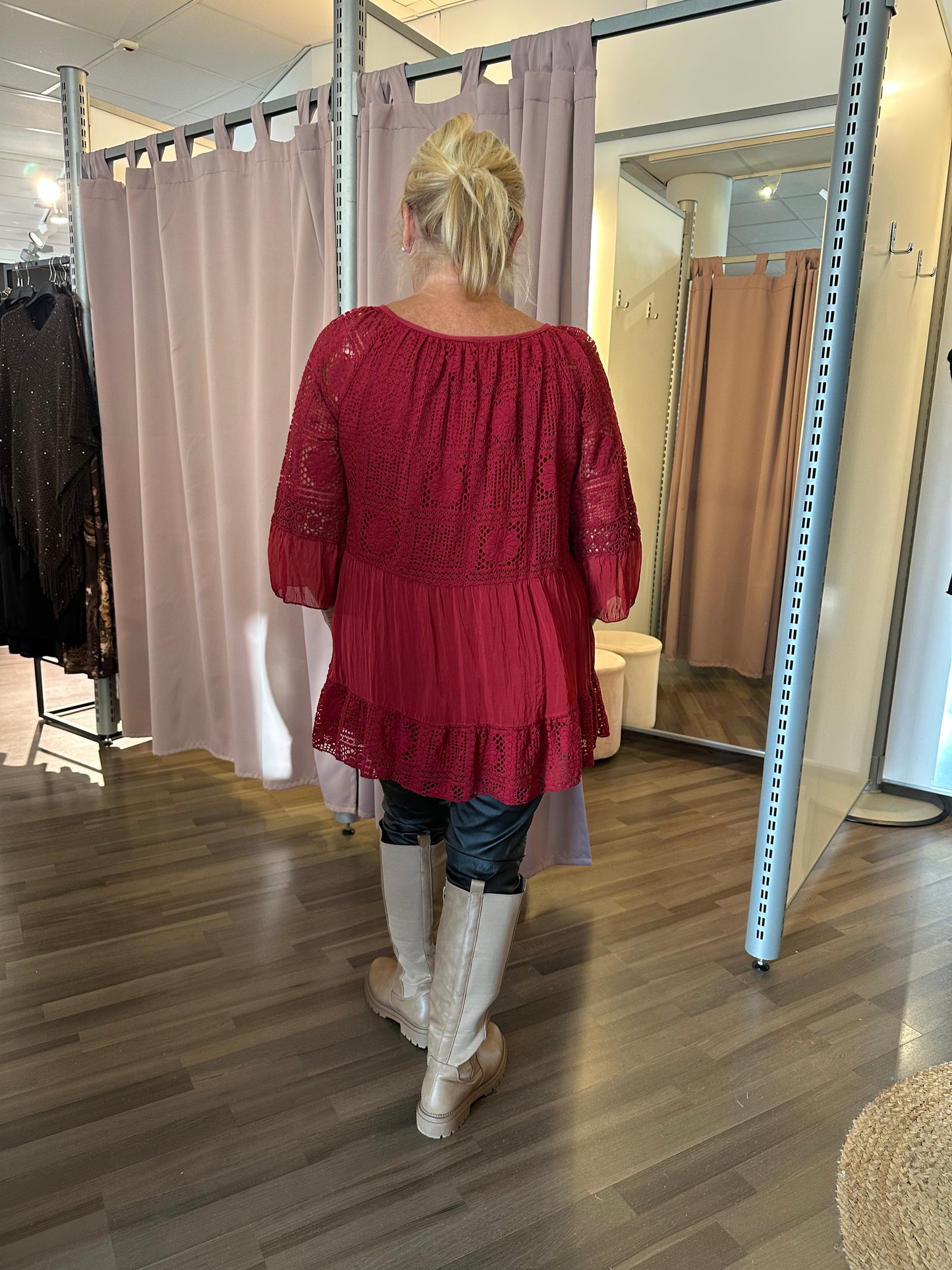 Pitsinen silkkipusero punainen