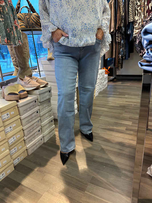 Suoralahkeiset farkut vaalea pesu