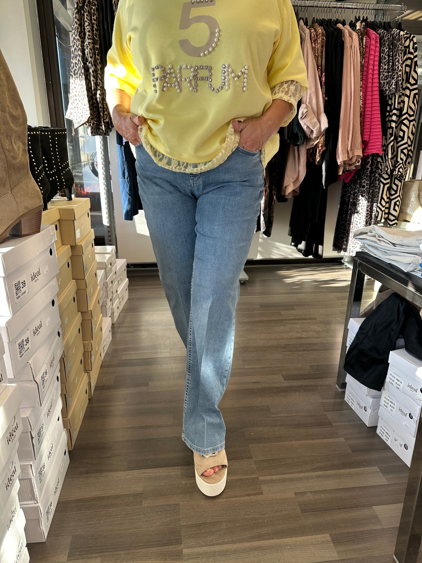 Suoralahkeinen farkku Laura