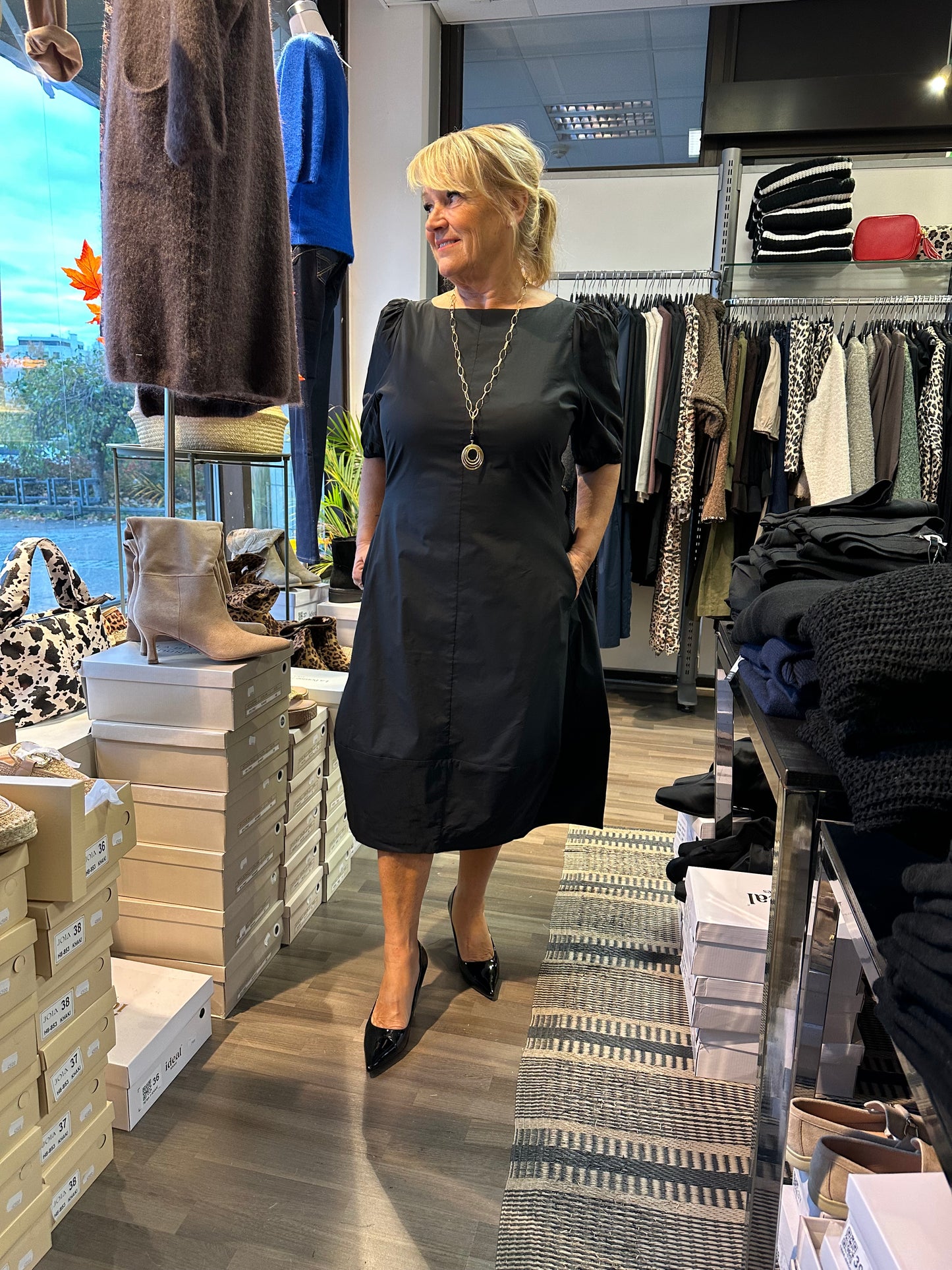 Puuvillapopliini mekko musta