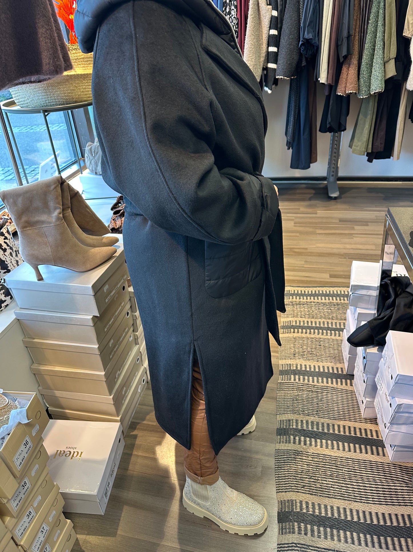 Villakangastakki irtonaisella liivillä