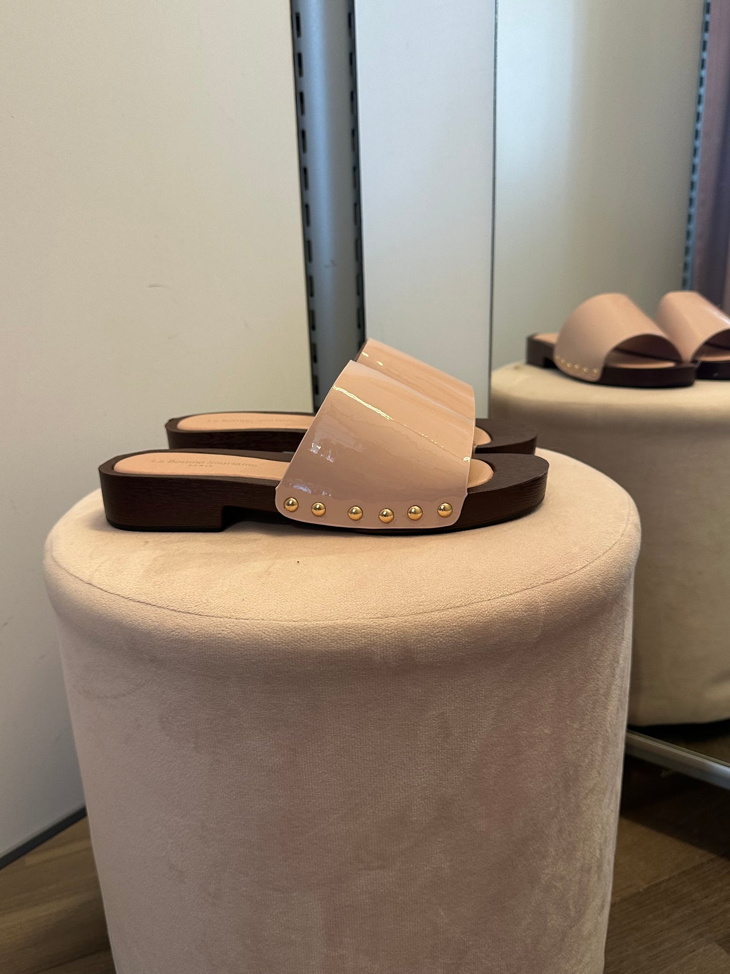 Puukenkätyyliset sandaalit blush