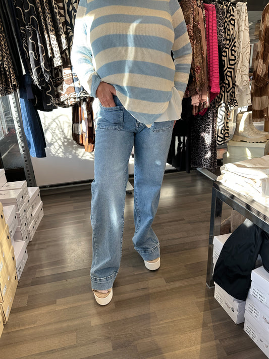 Pitkät leveälahkeiset farkut