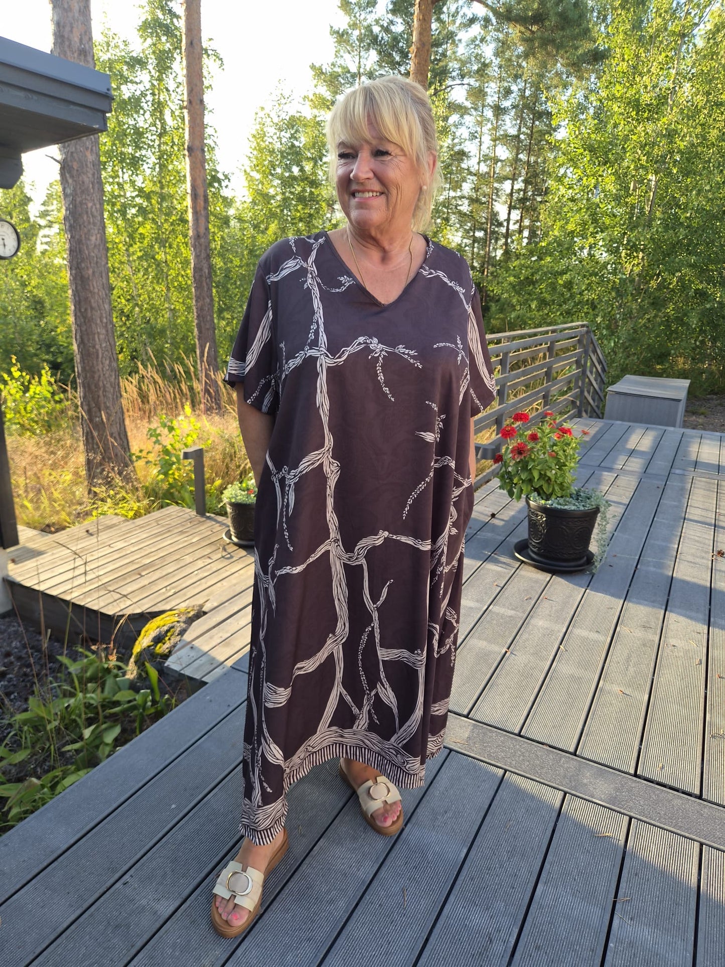 Plussize kuviollinen mekko (4 väriä)