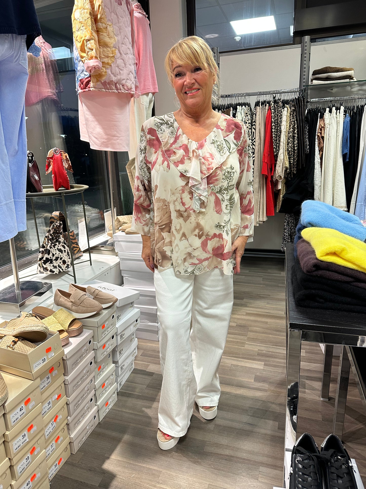 Reilumpi sifonkikukkapusero (4 väriä)