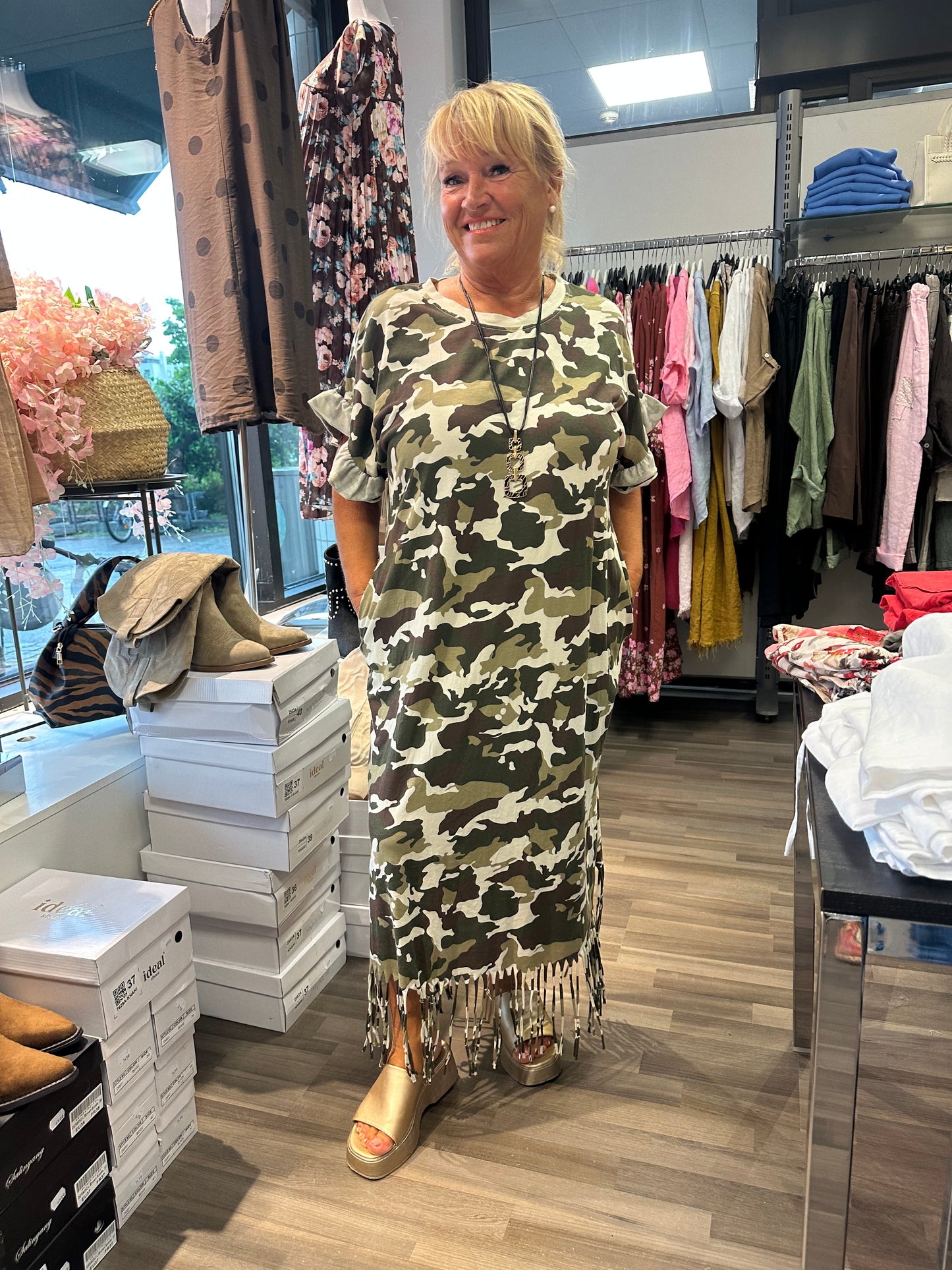 Trikoomekko hapsuhelmalla Camo