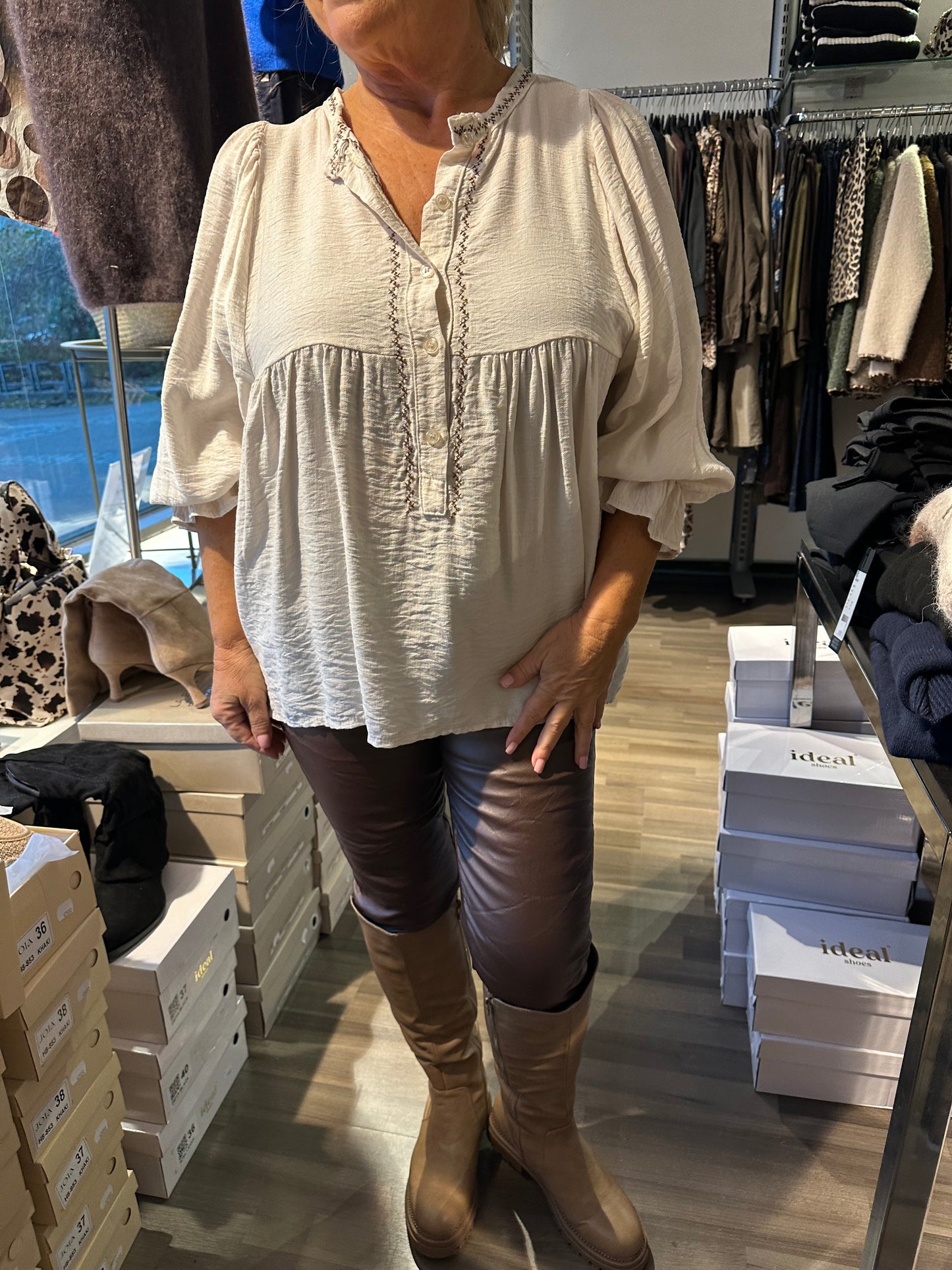 Viskoosipusero valkoinen