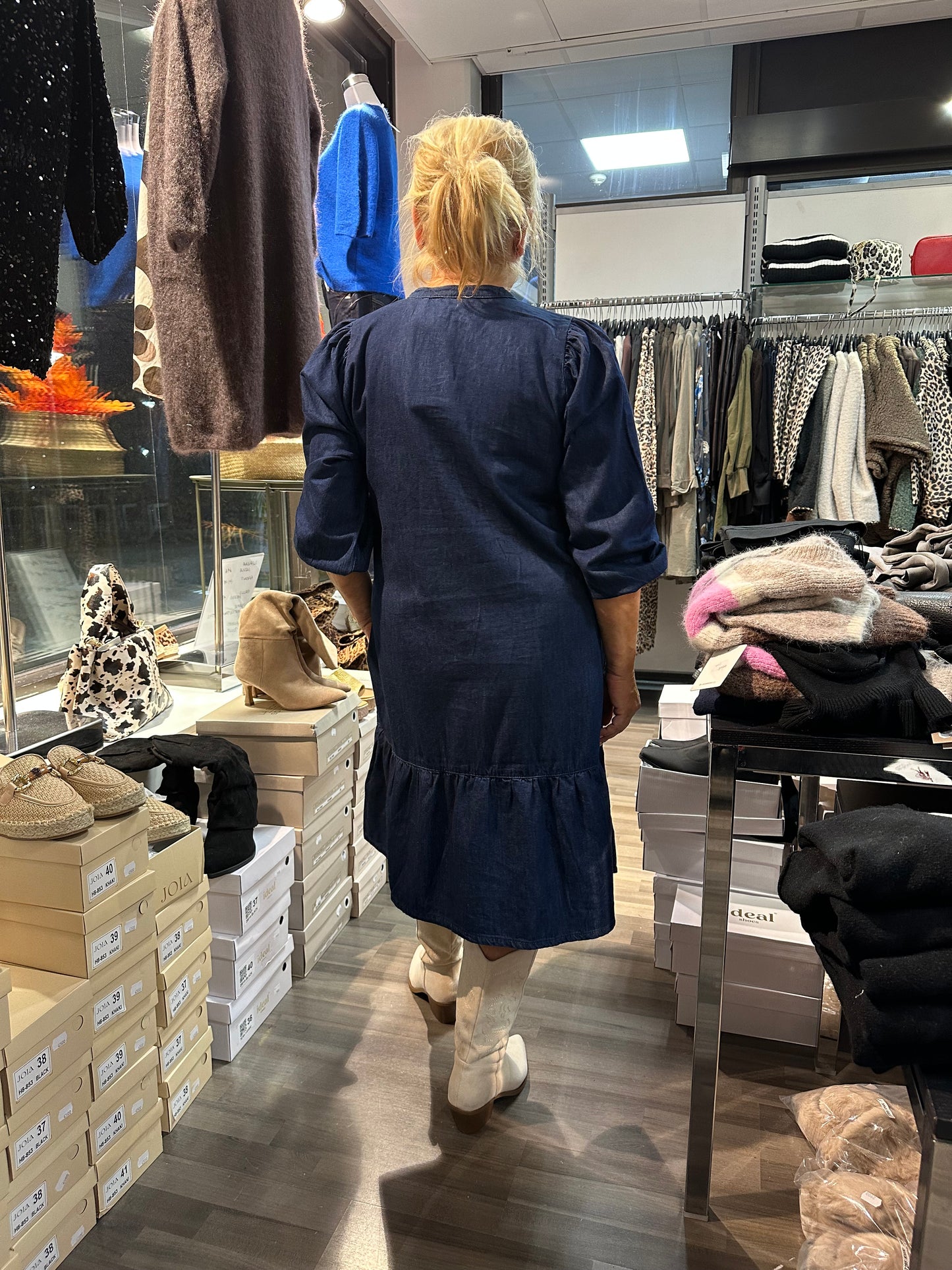 Farkkumekko frillahelmalla