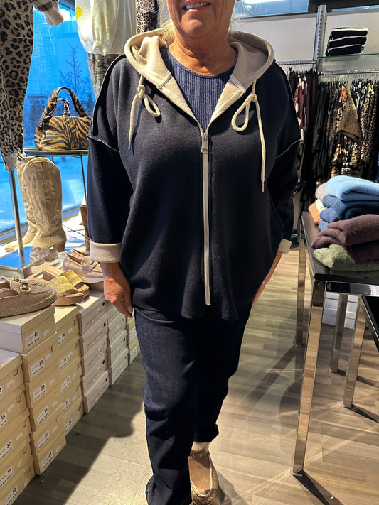 Neuloshuppari tummansininen