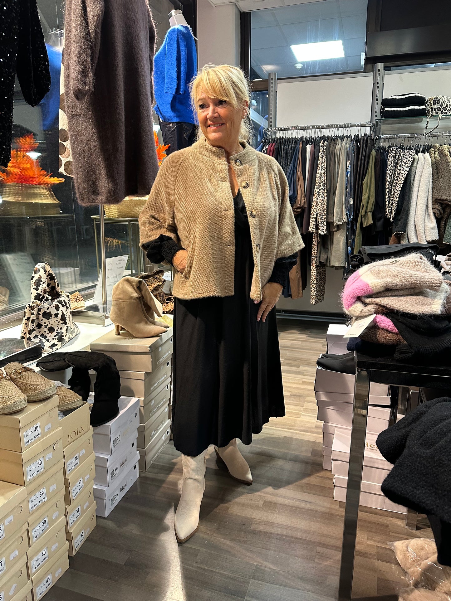 Viittatyylinen jakku camello