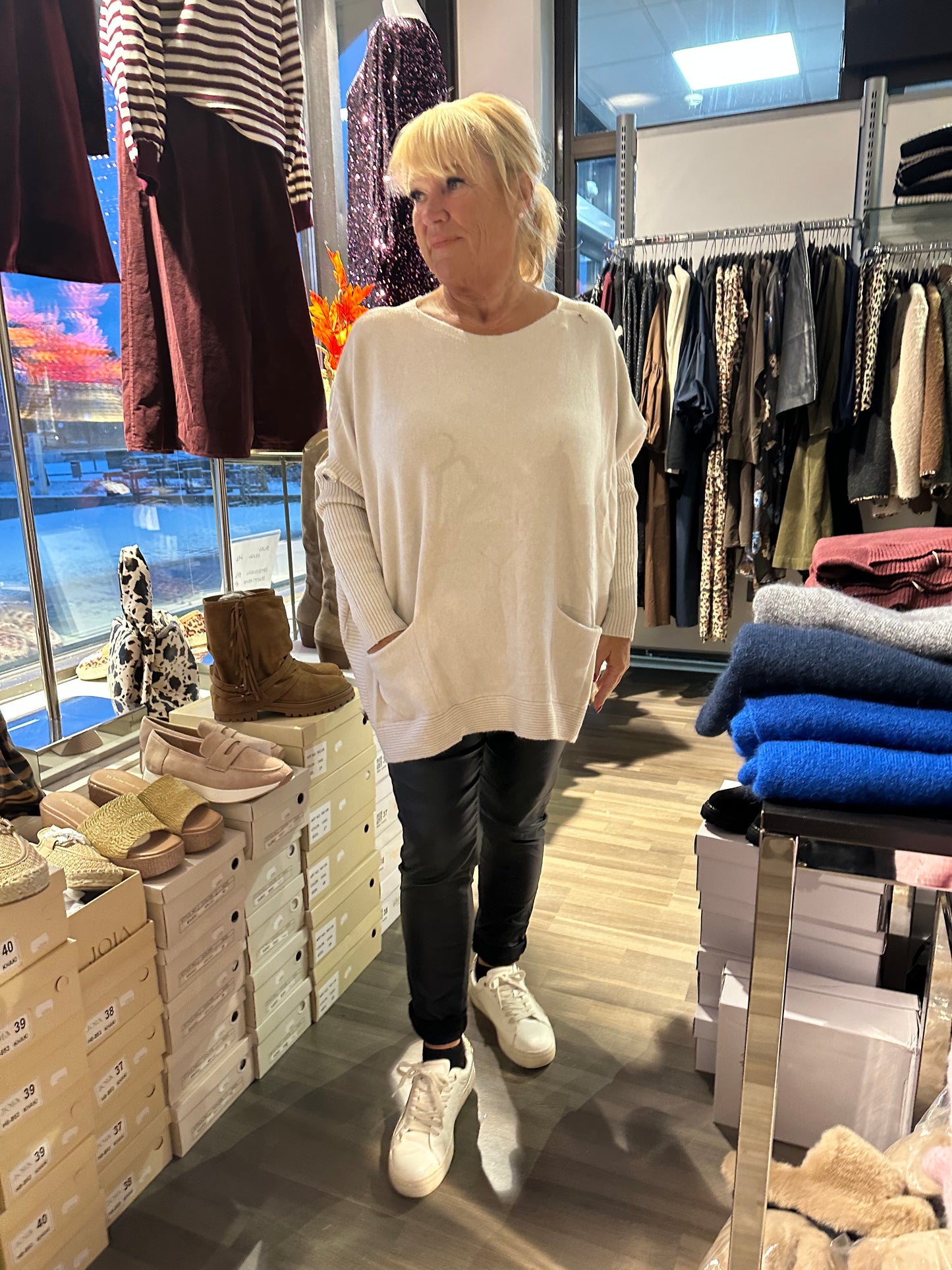 Pontsoneule luonnonvalkoinen