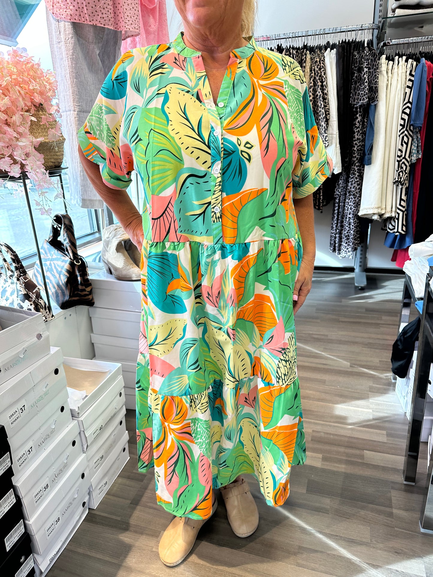 Plussize värikäs mekko vihreä