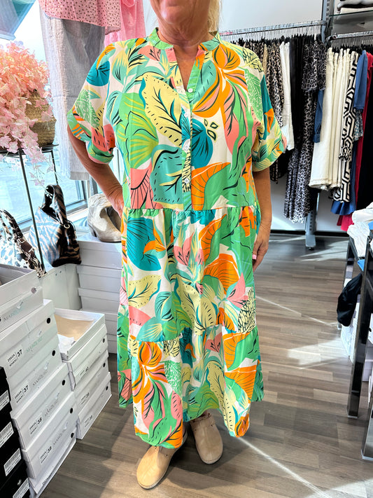 Plussize värikäs mekko vihreä
