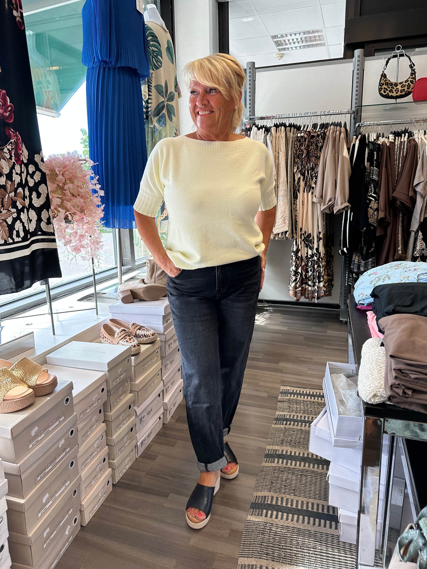 Korkeavyötäröiset farkut harmaa