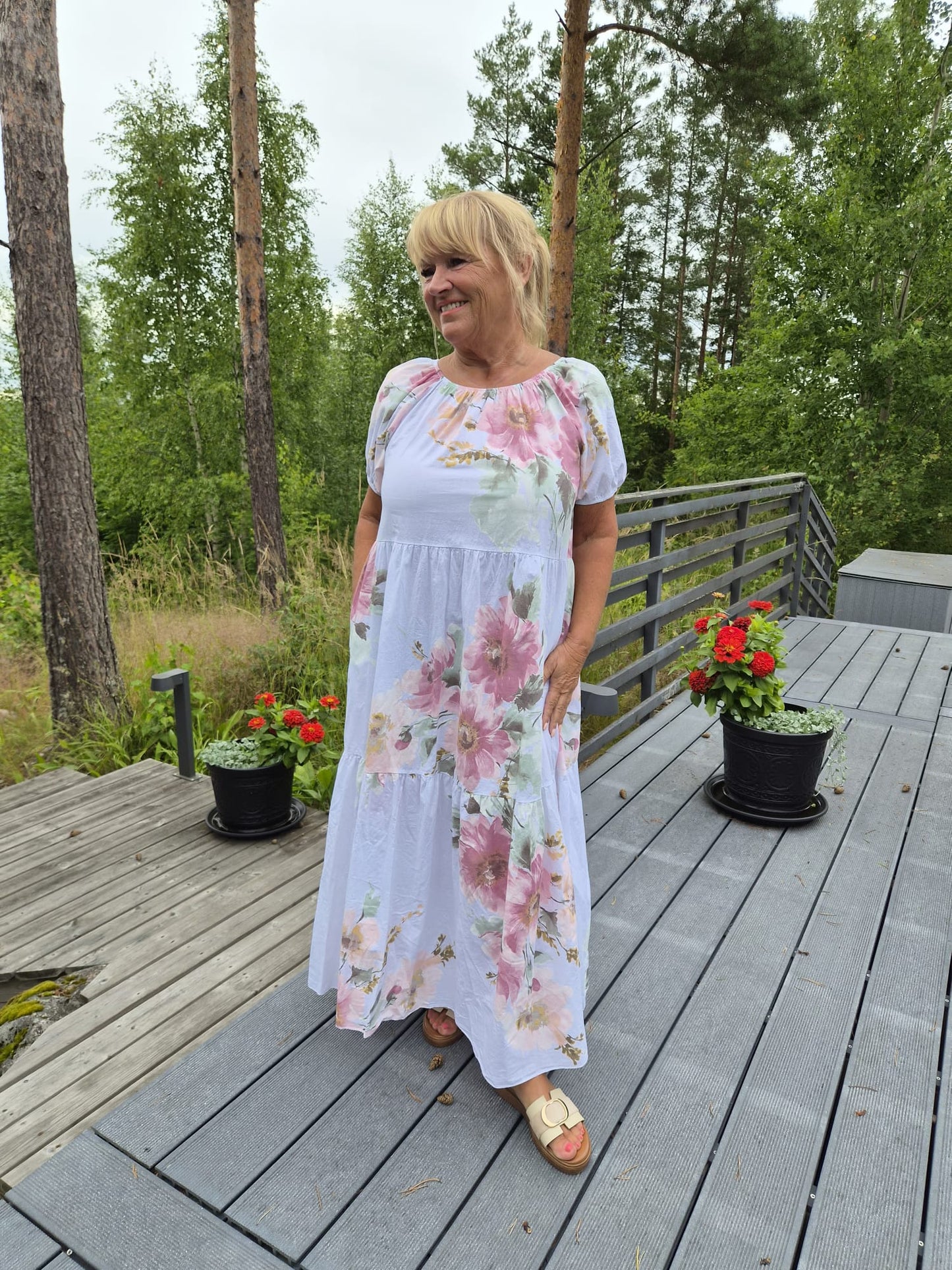 Kukallinen puuvillamekko (3 väriä)