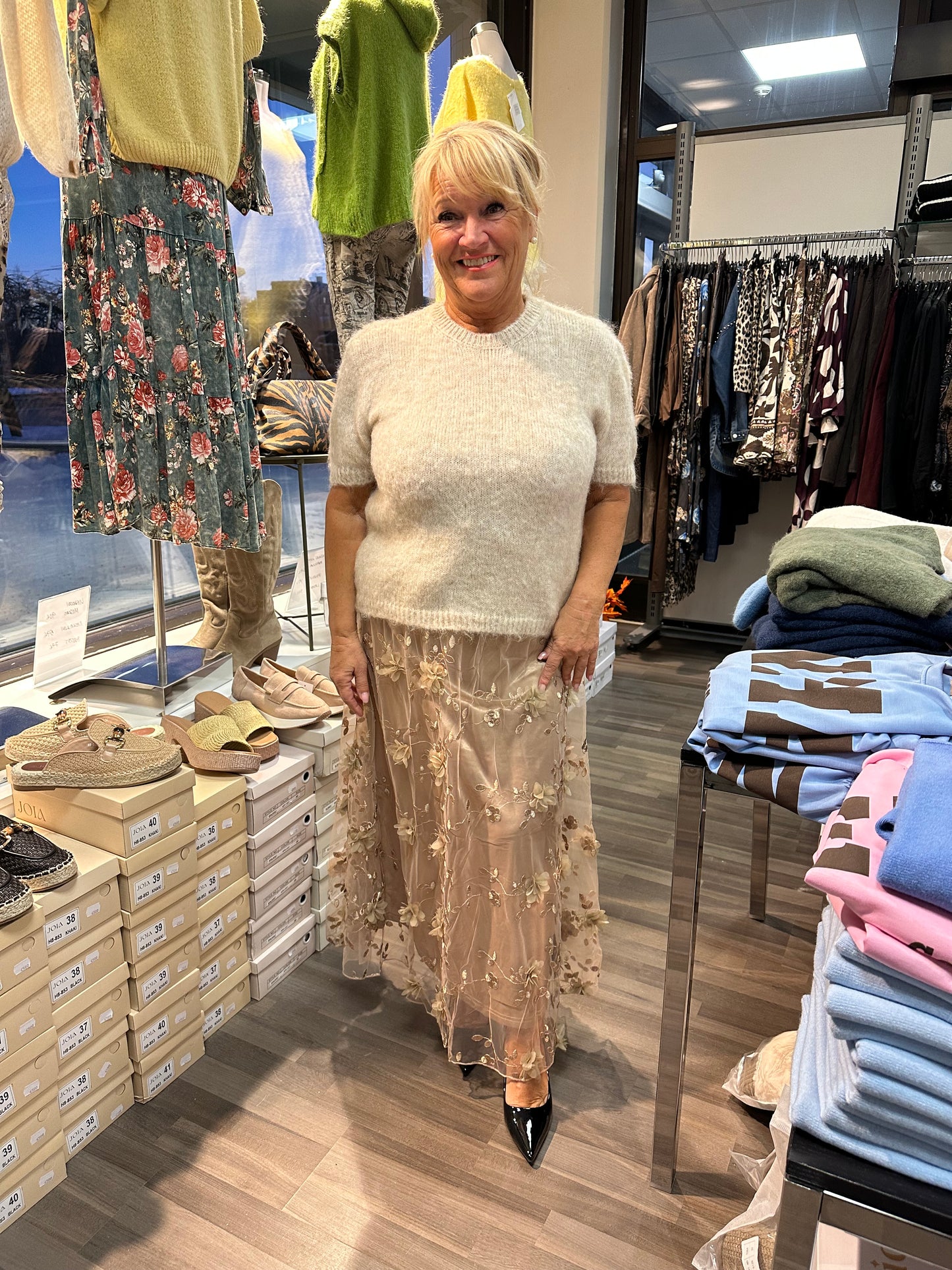 Kid mohair neule lyhyillä hihoilla beessi