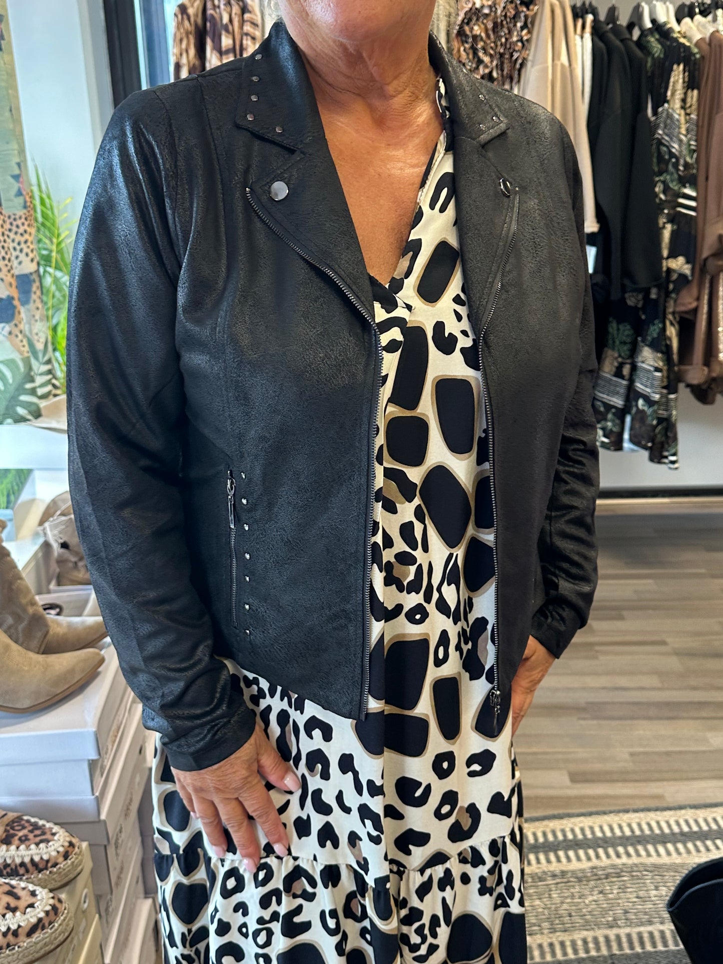 Keinonahkainen jakku musta