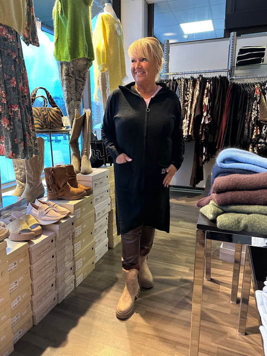 Vetoketjullinen neuletakki musta