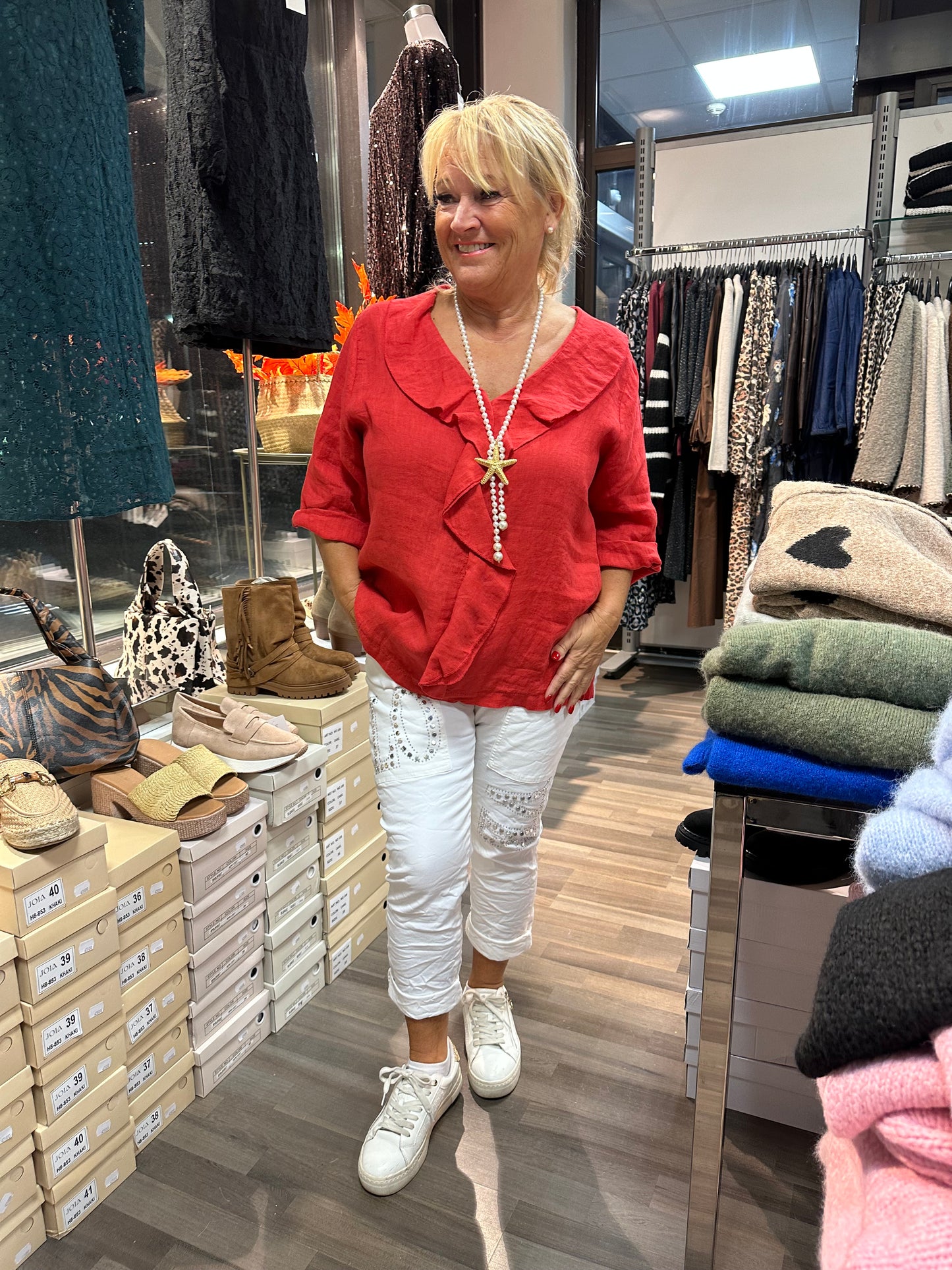 Pellavapusero röyhelöllä Scarlet