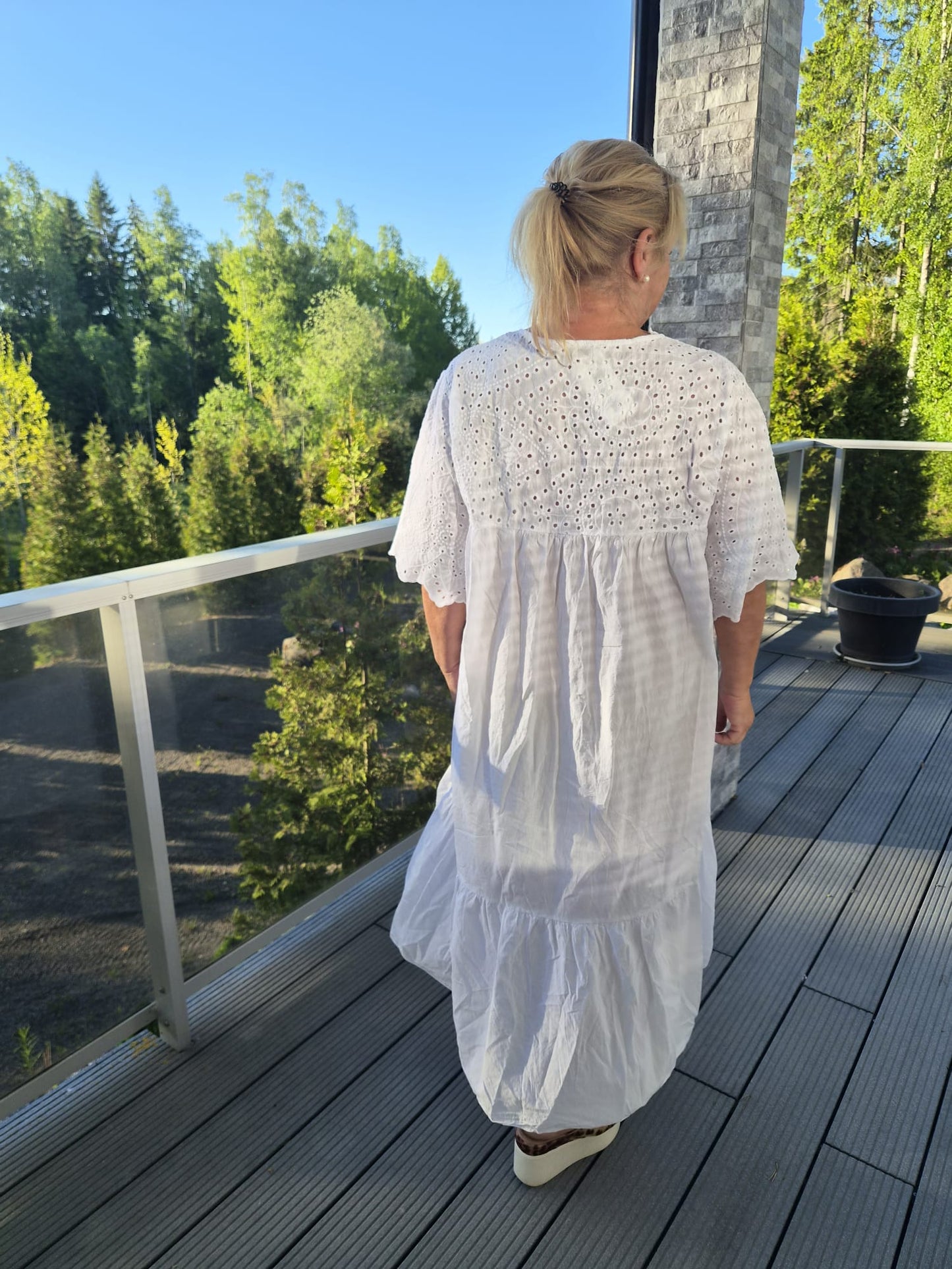 Brodeerattu mekko (6 väriä)